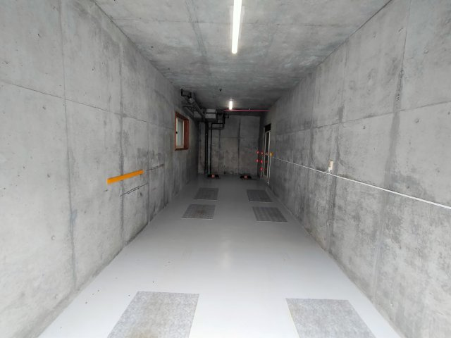 鶴見区安田１丁目中古戸建の駐車場|シャッターガレージ：広々２台分のスペースです。