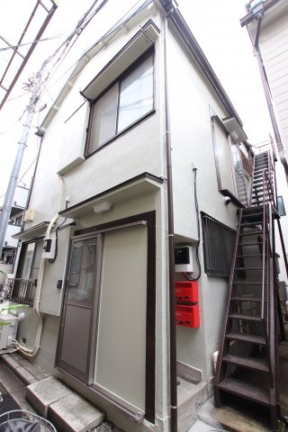 東日暮里6丁目アパートの外観