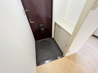 【玄関】 | クリア緑地 | ※同タイプの写真となり、実際のお部屋とは異なる場合があります