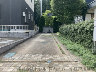 【駐車場】 | 【駐車スペース】
駐車3台可能です♪（車種による）