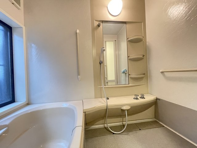 ■窓もあり明るく広々としたお風呂です！！