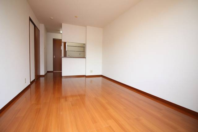 シャーメゾン桑野【キャッシュバック対象物件】の居間・リビング|ゆったり過ごせる居間です