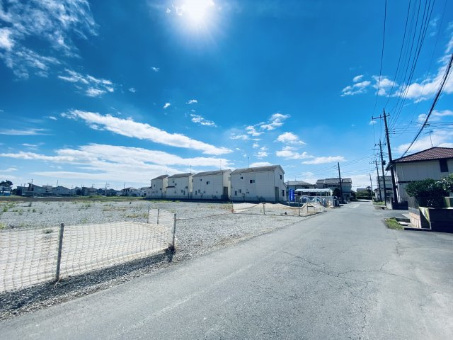 川越市府川　売地の前面道路含む現地写真|接道：西側約5.3ｍ