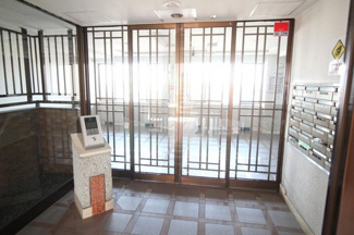 【エントランス】 | セキュリティー面でも安心のオートロックを完備♪