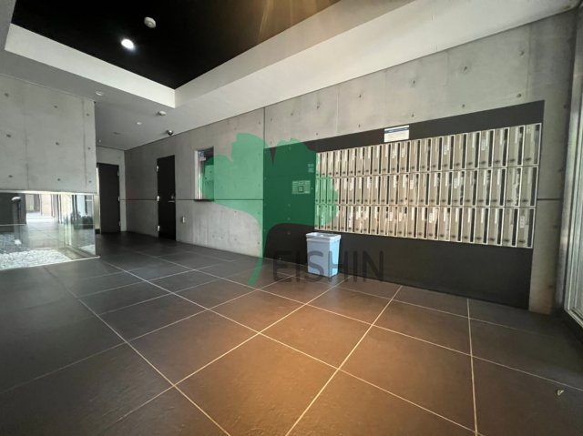 CUBE HARUYOSHI patio(キューブ春吉バティオ)のエントランス