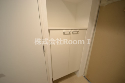 【玄関】 | ラシーヌ瓦屋町 | シンプルで使いやすい玄関です