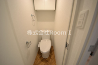 【トイレ】 | ラシーヌ瓦屋町 | 清潔感のあるトイレです