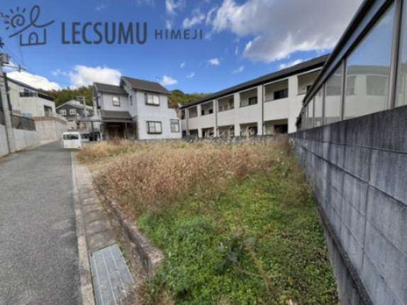 姫路市八代緑ヶ丘町／売土地の前面道路含む現地写真