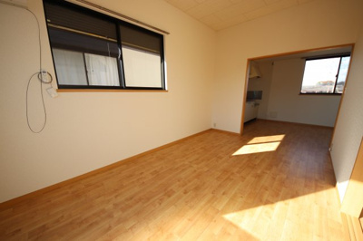 【居間・リビング】 | ベルシオン桜町B | ※前回募集時の写真です