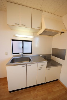 【キッチン】 | ベルシオン桜町B | ※前回募集時の写真です