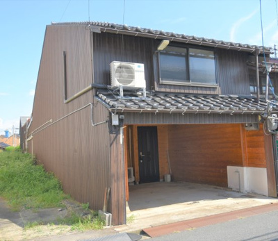 【駐車場】 | 内町貸家 | ガレージの高さ制限あり