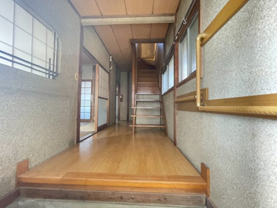 【玄関】 | 行田市藤原町  中古住宅 | 現地(2022.9撮影)