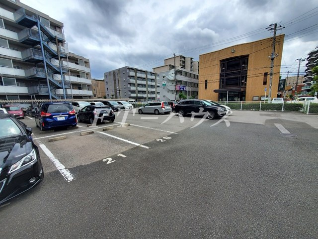 コンフォート津田沼壱番館の駐車場