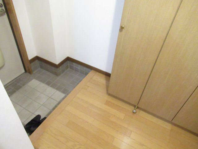 シャルム千歳の玄関