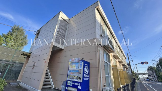 レオパレス狭山ヶ丘の外観