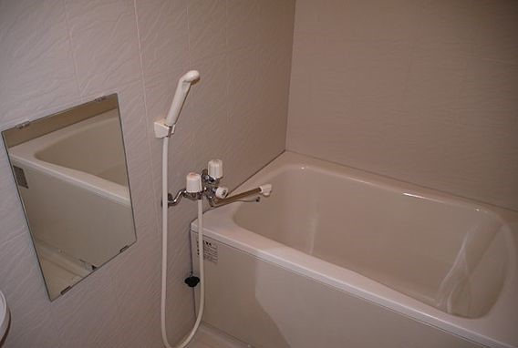 ティファニーの浴室|落ち着いた空間のお風呂です