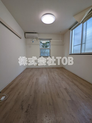 【居間・リビング】 | アメニティーズ | 洋室6帖※クリーニング中の写真※