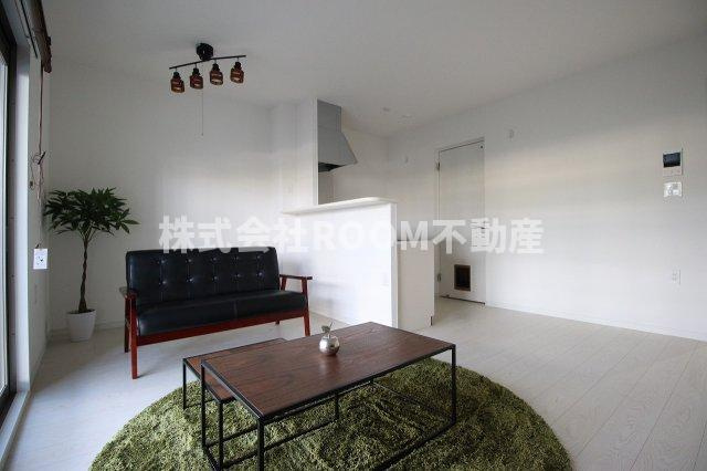 Feliciaの居間・リビング|こちらのリビングで趣味の時間をお楽しみください