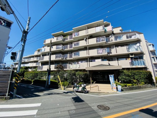 【外観】 | 総戸数４５戸、１９８７年３月築、管理人は巡回勤務につき管理体制良好です♪