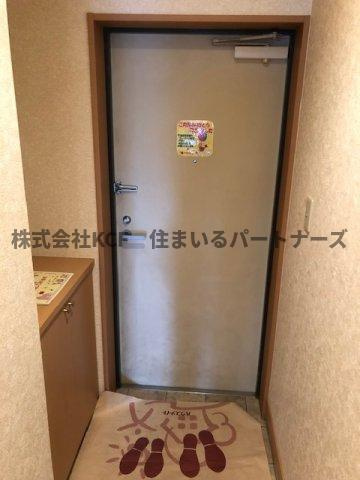 ルネス荒木一番館の玄関|収納もある玄関です