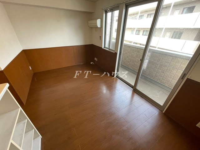 千葉市花見川区幕張本郷１丁目のアパートの居間・リビング