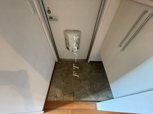 千葉市花見川区幕張本郷１丁目のアパートの玄関