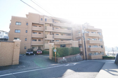 【外観】 | ライオンズヒルズ皆賀（リノベ済） | 現地（2023年3月27日13：00頃）撮影