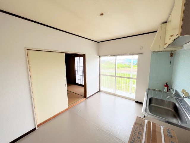 岩田ハイツB棟の居間・リビング