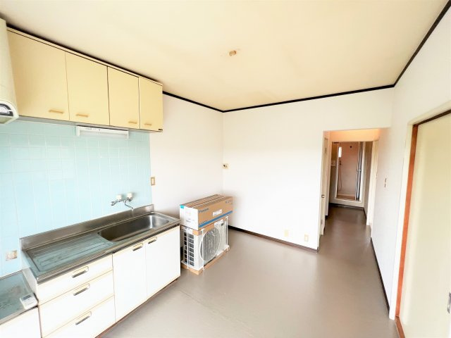 岩田ハイツB棟の居間・リビング