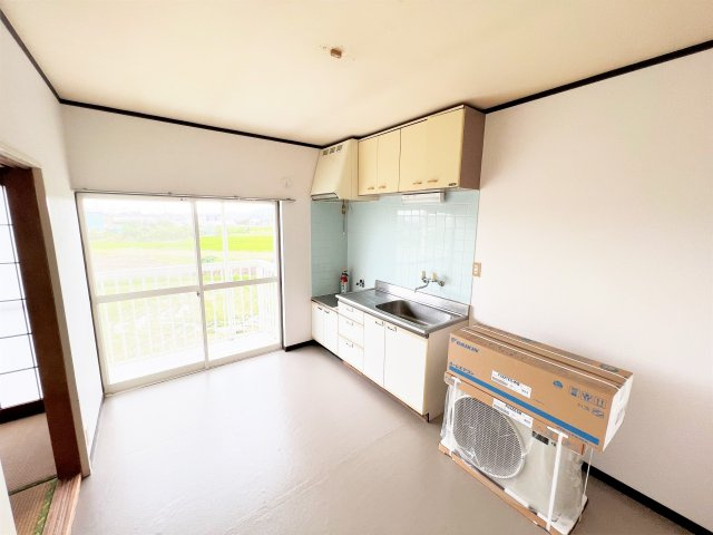 岩田ハイツB棟の居間・リビング