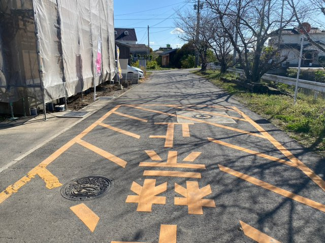 久留米市三潴町高三潴の新築一戸建の前面道路含む現地写真