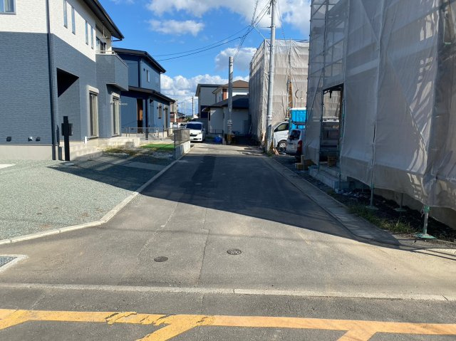 久留米市三潴町高三潴の新築一戸建の前面道路含む現地写真