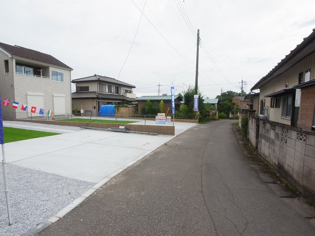 新築　北群馬郡吉岡町下野田Ⅰ期　Heartful　Town　1号棟の前面道路含む現地写真|南側接道幅員約3.3ｍ　北側接道幅員約3ｍ