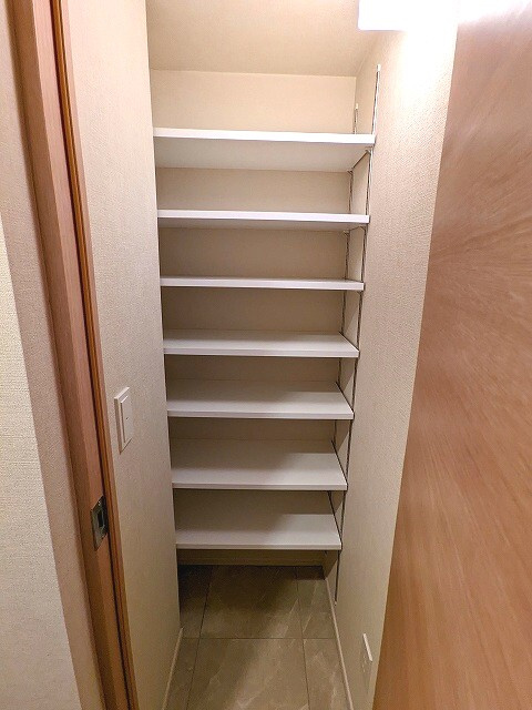 J.リヴェール上野入谷フロントの玄関
