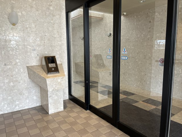 信開ベルシー日光のエントランス|毎日通るエントランスはこのようになっています
