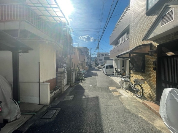 【前面道路含む現地写真】 | 守口市寺方元町1丁目　中古テラスハウス