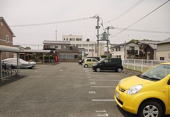 ティファニーの駐車場|駐車スペースもあります