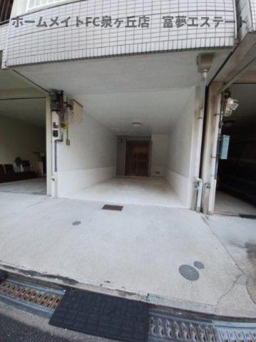 門真市舟田町戸建の駐車場|1F車庫