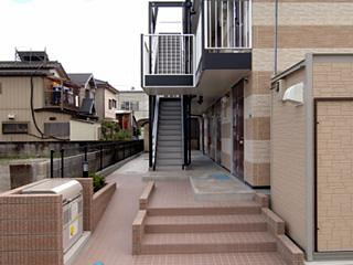 レオパレスパピエ薫風のエントランス