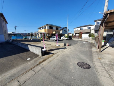 【前面道路含む現地写真】 | 一宮市木曽川町玉ノ井21-1期　全1棟　1号棟＜仲介手数料無料＞木曽川西小・木曽川中　新築一戸建て | 〈内覧予約キャンペーン実施中！〉マックスバリュde住まい相談までご連絡下さい。