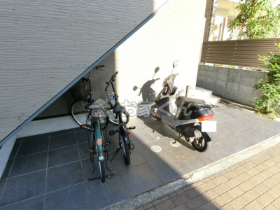 【駐車場】 | ラ・ヴィータ川西 | 駐輪スペース