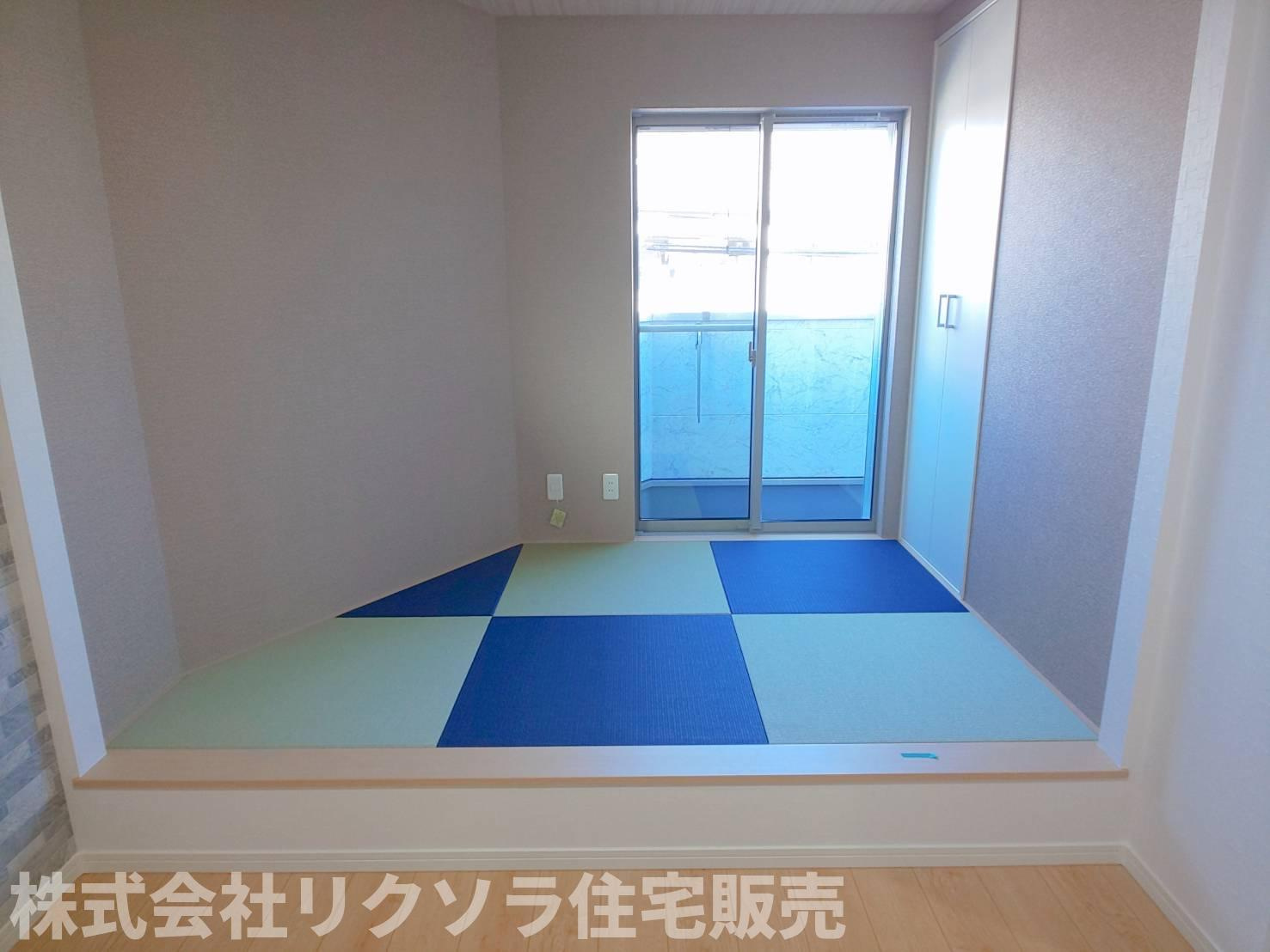 甲斐田新町　未入居一戸建ての居間・リビング|和室コーナー