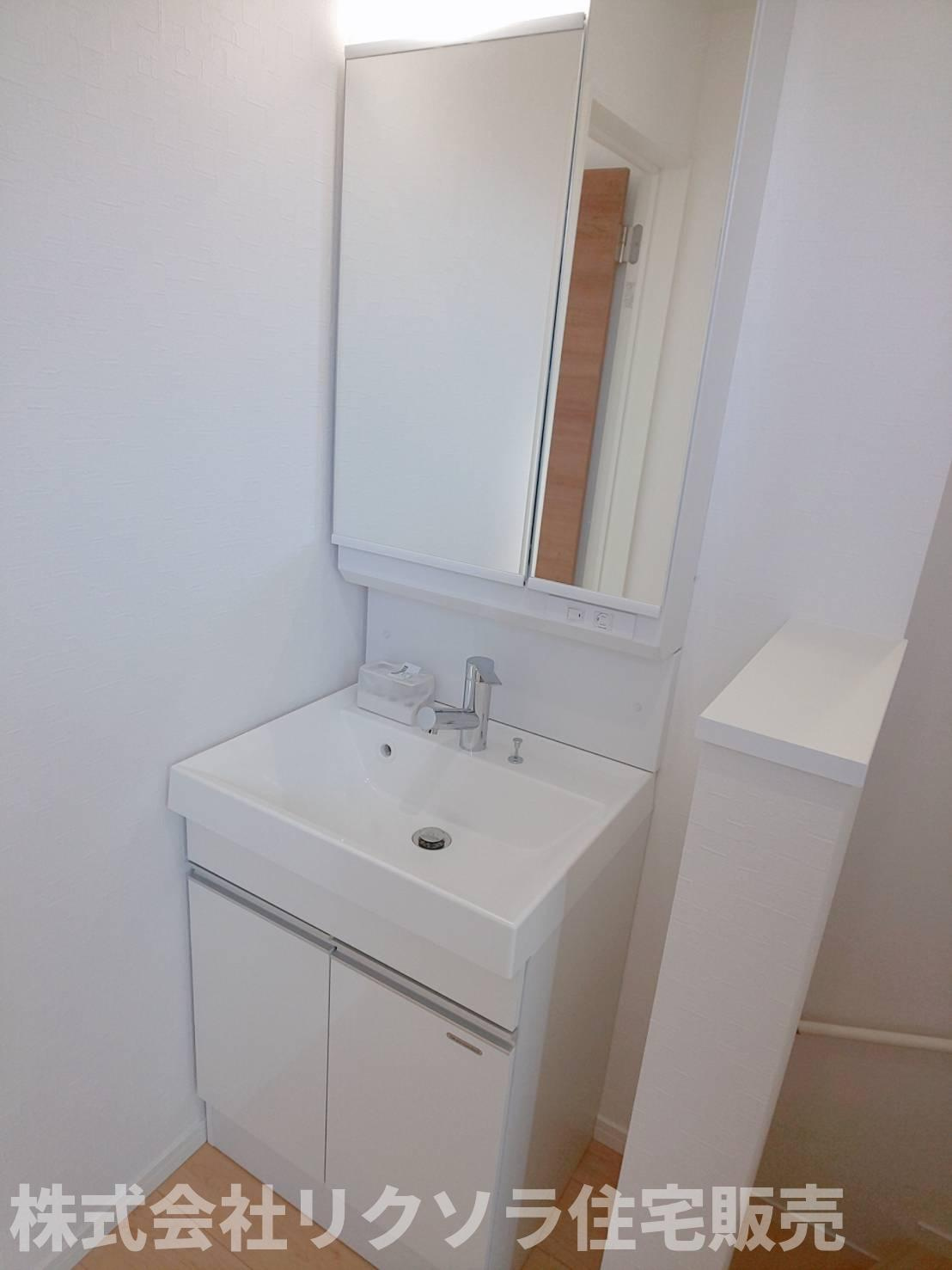 甲斐田新町　未入居一戸建ての内装|独立洗面台　2階