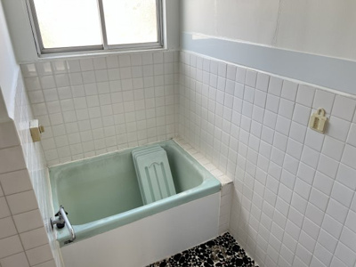 【浴室】 | 長谷部住宅 | シャワーありません。窓付きの浴室