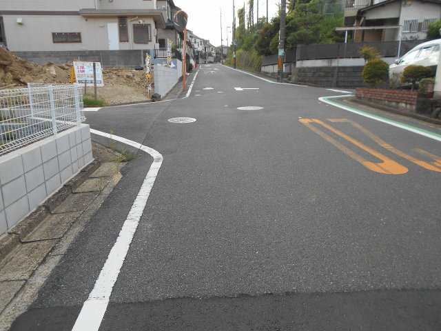 枚方市御殿山　1号地の前面道路含む現地写真