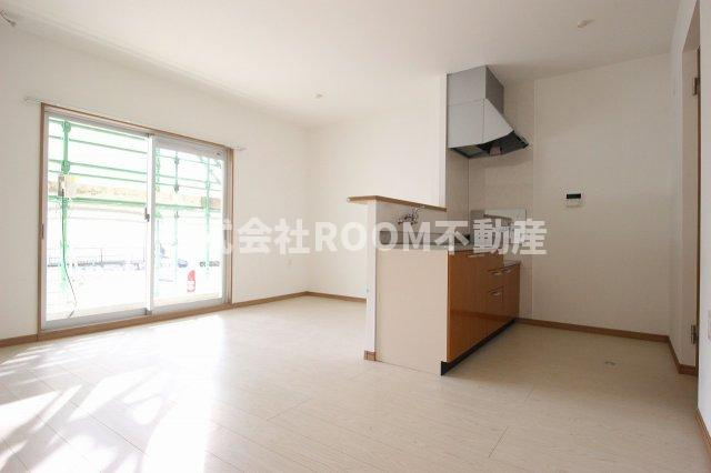 Lien12（リアンイチニ）の居間・リビング|こちらのリビングで趣味の時間をお楽しみください