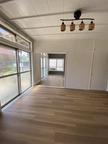 敦賀市余座中古住宅の居間・リビング