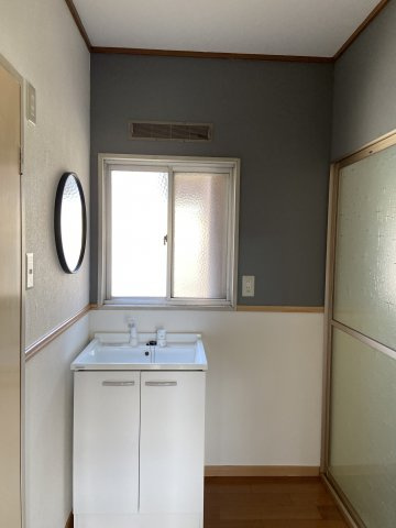 敦賀市余座中古住宅の独立洗面台