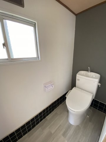 敦賀市余座中古住宅のトイレ