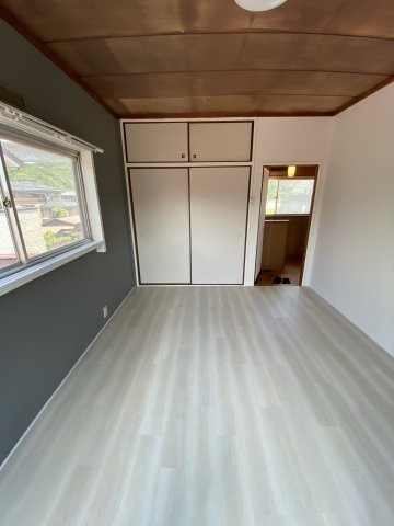 敦賀市余座中古住宅の洋室
